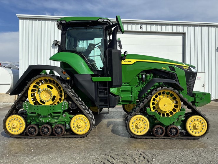 2023-john-deere-8rx-370-image-4