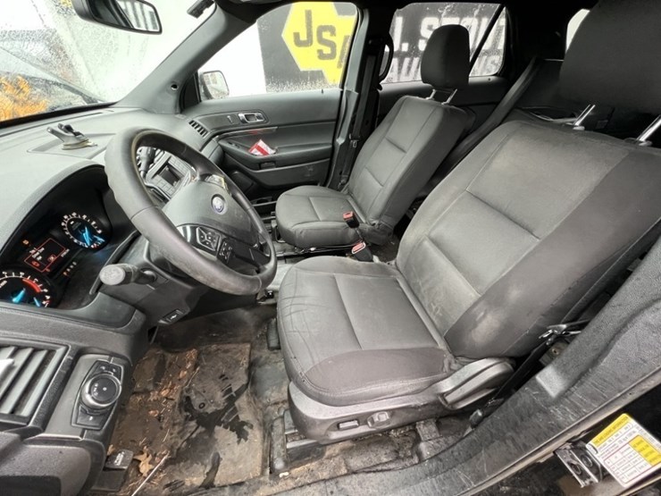 2018-ford-explorer-image-22