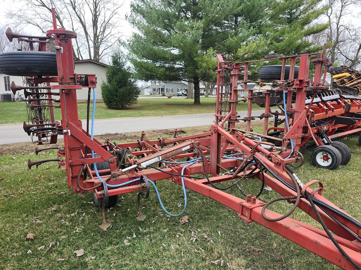 tag-#96,-18.5'-field-cultivator-image-11