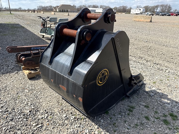 caterpillar-320-image-3