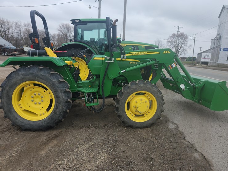 2011-john-deere-5045e-image-12