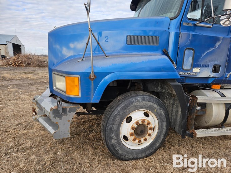 2000-mack-ch613-image-16