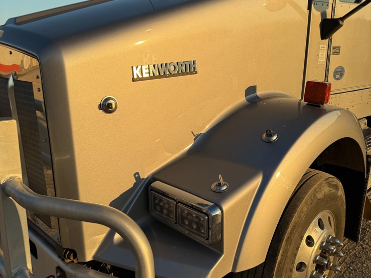2017-kenworth-t800-image-12