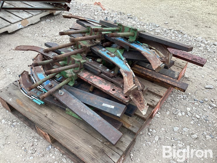 anhydrous-knives-on-shanks-image-1