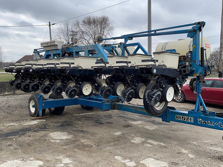 tag-#67,-kinze-12x30-image-15