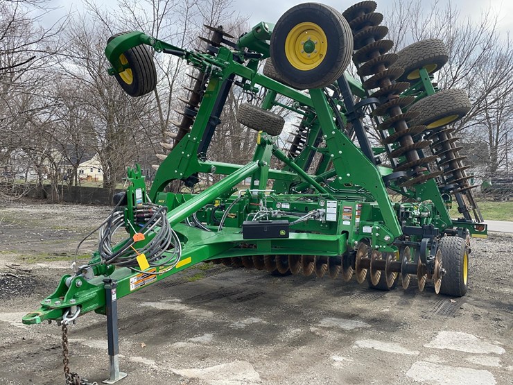 2022-john-deere-2660vt-image-1