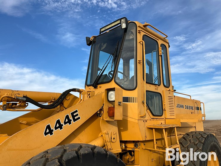 1992-deere-444e-image-9