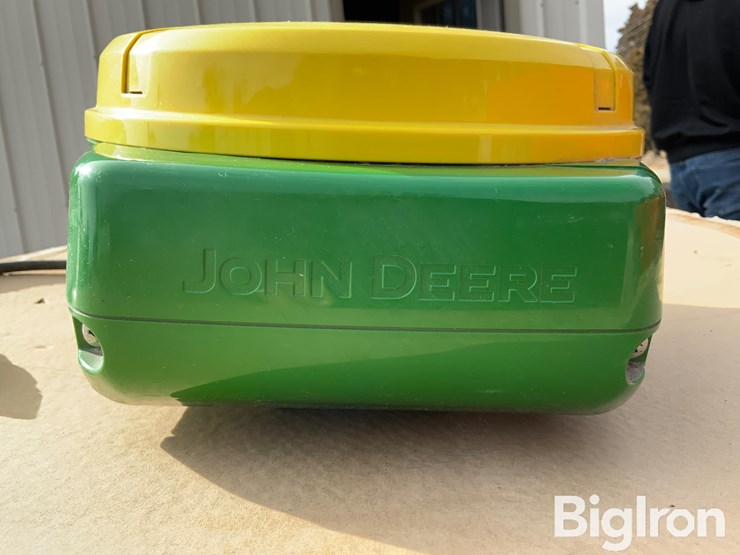 2023-john-deere-7000-image-11