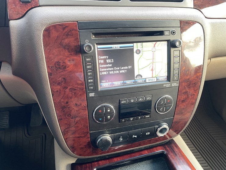 2012-chevrolet-3500hd-image-14