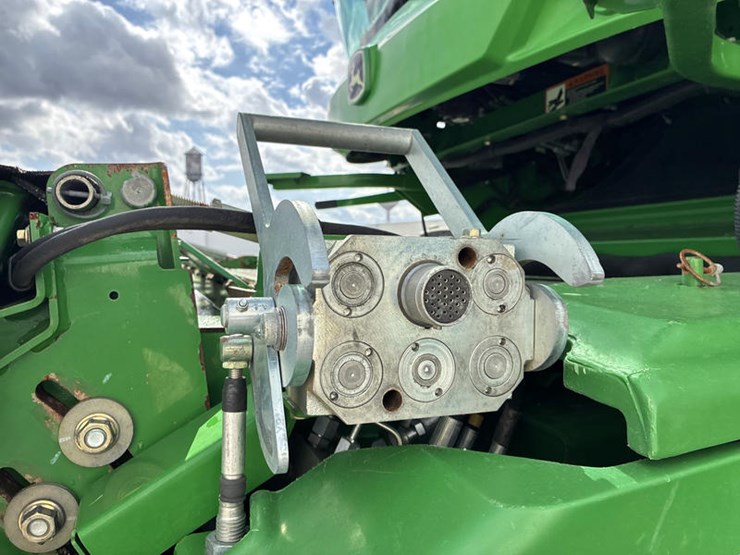 2013-john-deere-s680-image-27