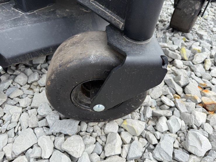 #6-•-unused-yakta-yxr610-61"-zero-turn-mower-197116-inv#-40694-image-7