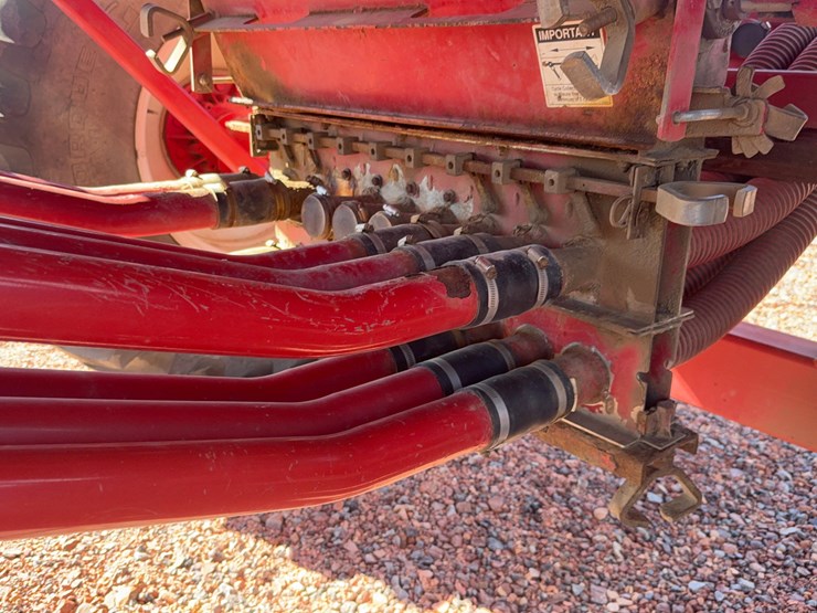 morris-contour-air-seeder-with-morris-8300-air-cart-image-29