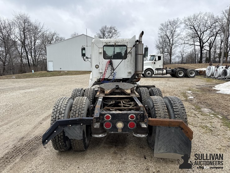 1996-freightliner-fld112-image-6