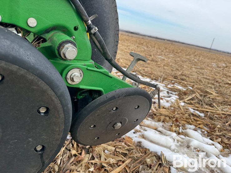 2015-john-deere-1775-image-16