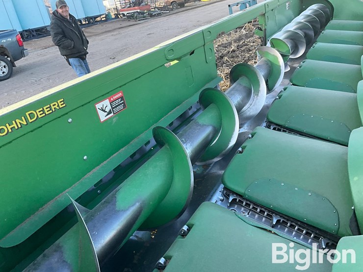 2014-john-deere-608c-image-13