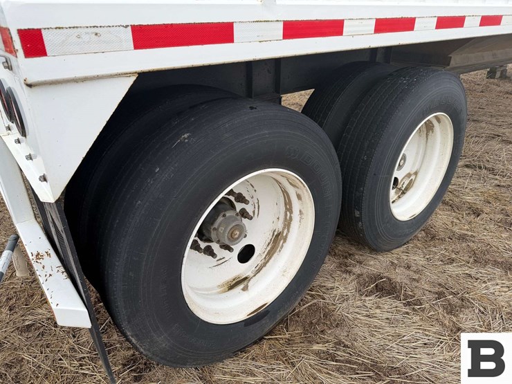 2007-neville-trailer-image-19