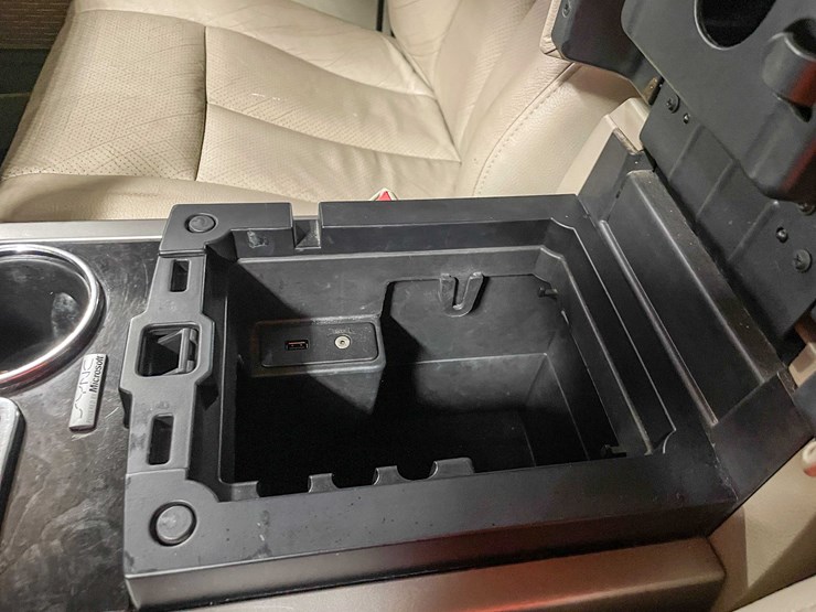 2014-ford-expedition-limited-image-24