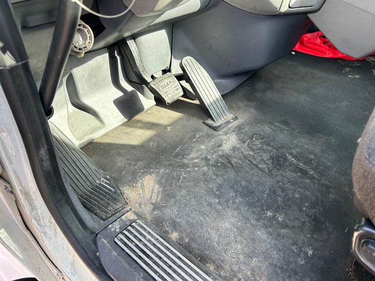 2016-peterbilt-579-image-55