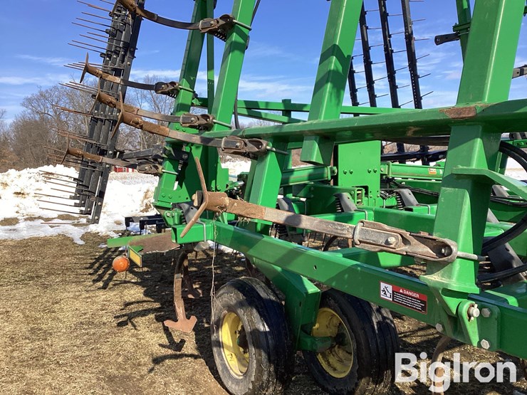 2012-john-deere-2210l-image-18
