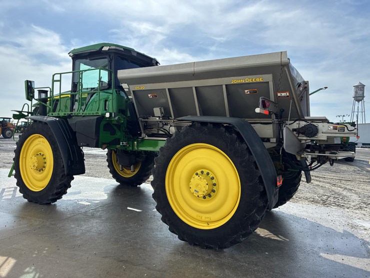2022-john-deere-600r-image-10