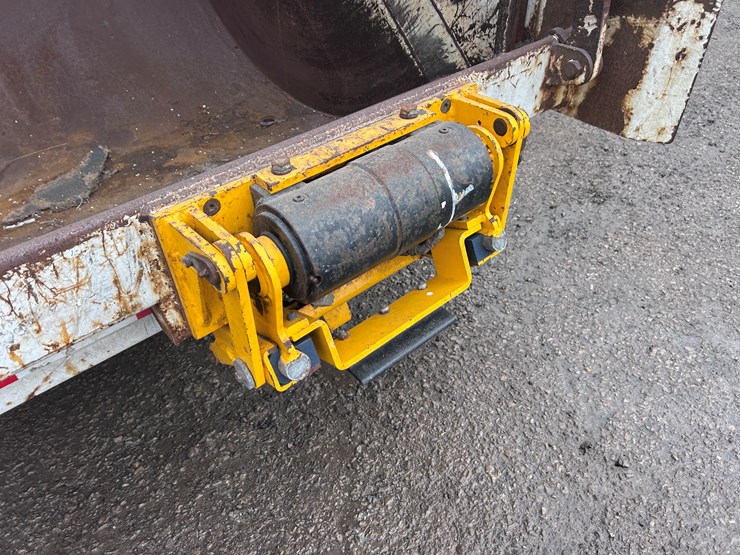 international-7400-image-30