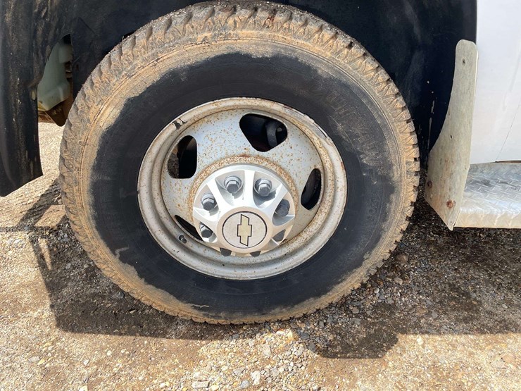 2010-chevrolet-silverado-3500-image-33