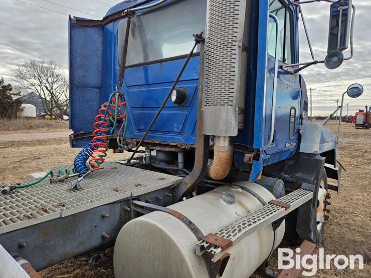 2000-mack-ch613-image-13