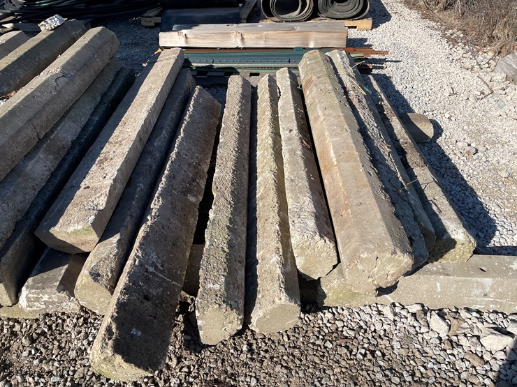#6071-•-pallet-of-parking-spot-concrete-curbs-image-5