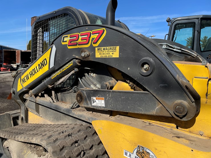 2019-new-holland-c237-image-18