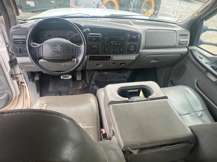 ford-f350-xlt-image-28