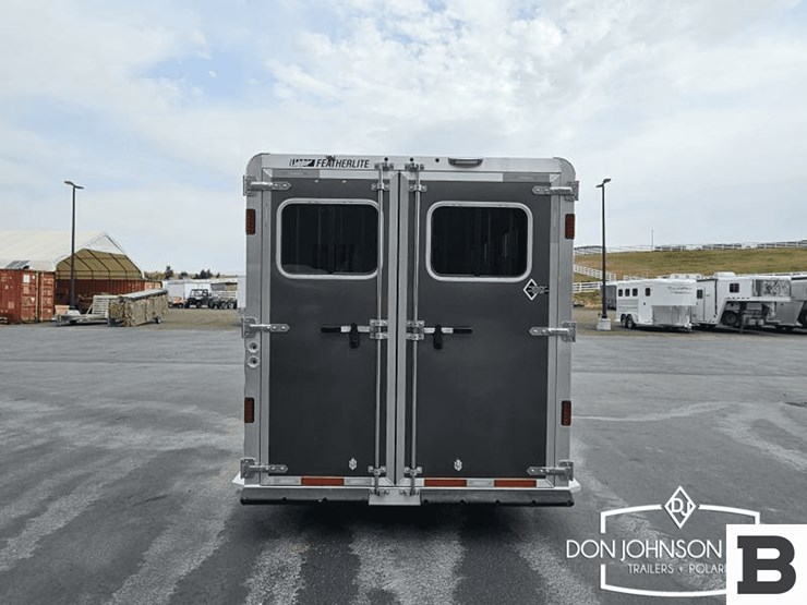 2024-featherlite-9600-74pt-4-h-gooseneck-horse-trailer-image-8