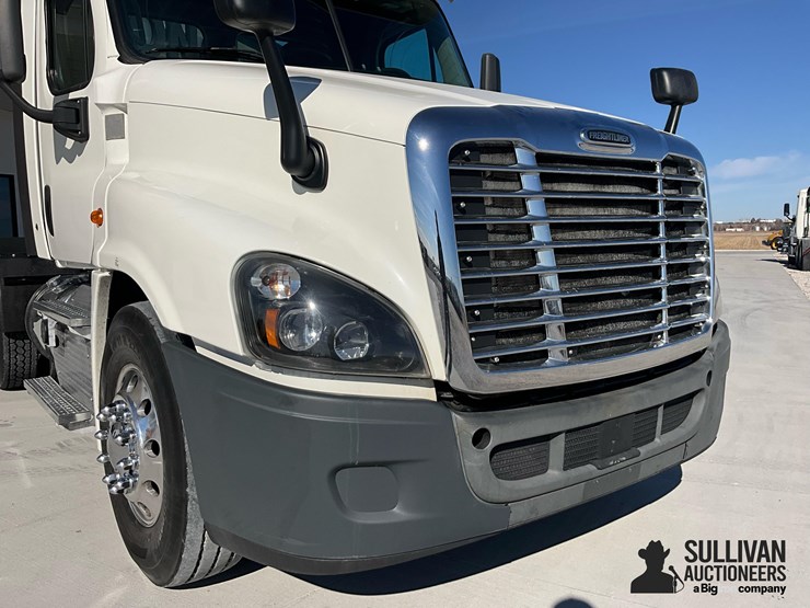 2018-freightliner-cascadia-125-image-18