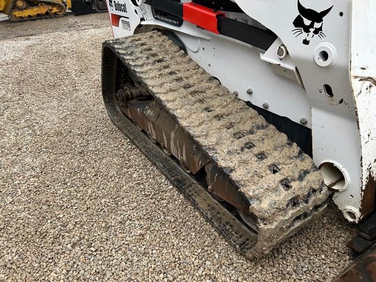 2022-bobcat-t870-image-12