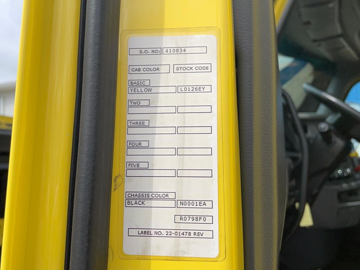 2017-peterbilt-579-image-27