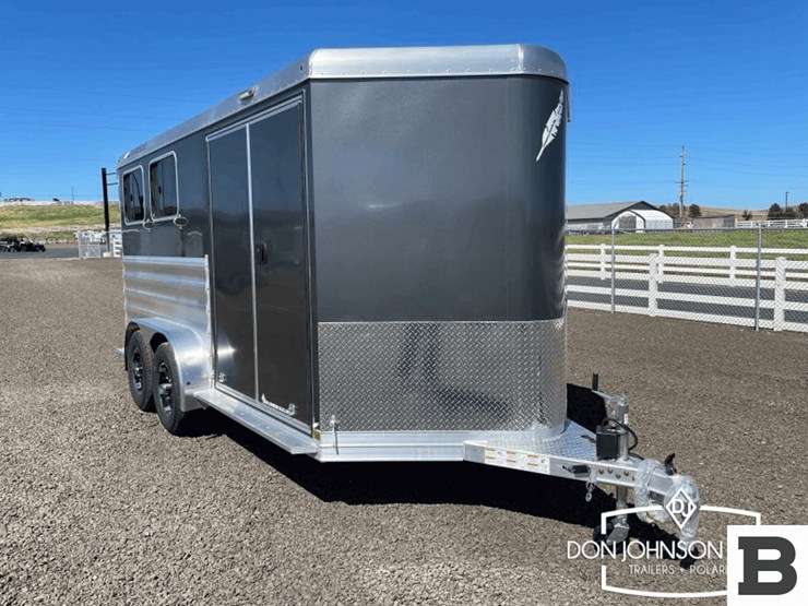 2025-featherlite-9400-72pt-2-horse-horse-trailer-image-3