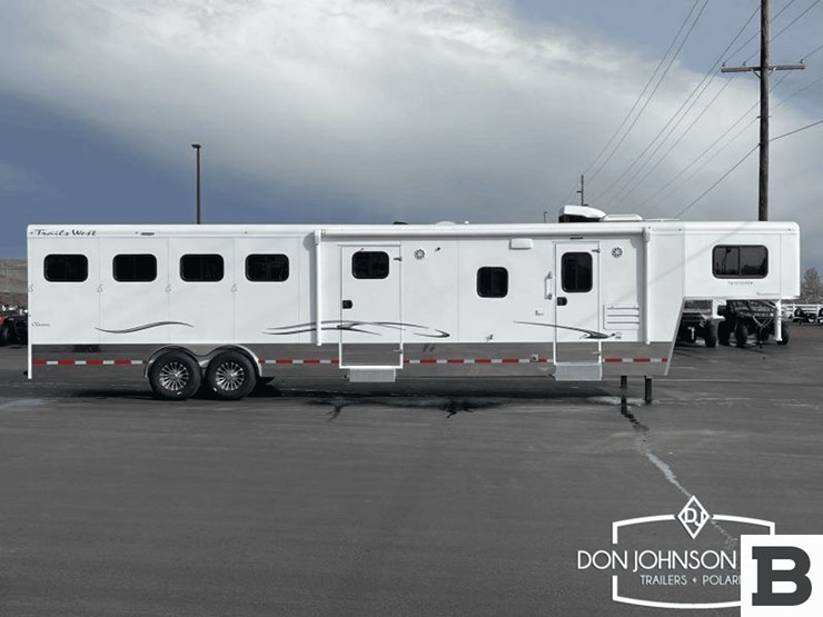 2024-trails-west-classic-lq-4-h-horse-trailer-image-3