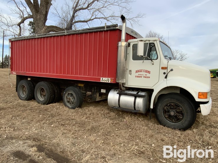 1995-international-8100-image-3