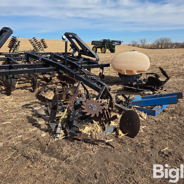 Montag Strip Till Toolbar