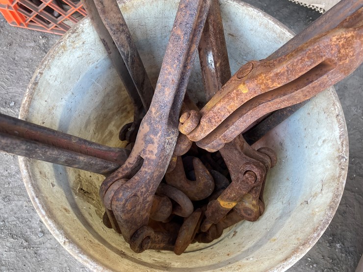 #6013-•-bucket-of-various-size-snap-binders-image-2