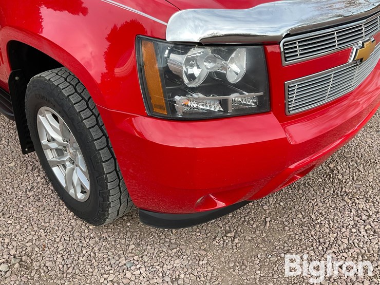 2012-chevrolet-suburban-1500-image-11