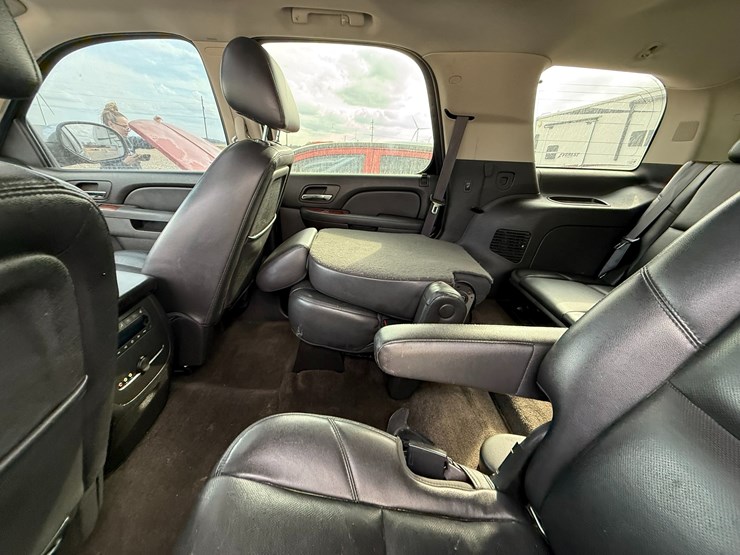 2014-chevrolet-tahoe-image-37