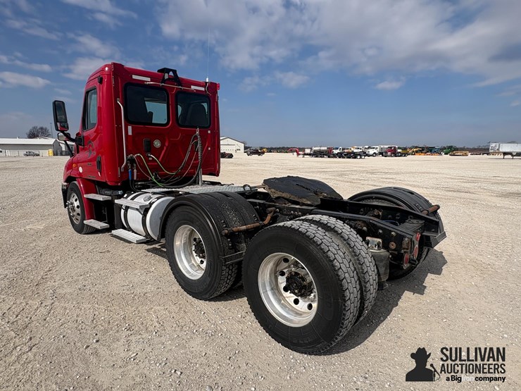 2015-freightliner-cascadia-113-image-7