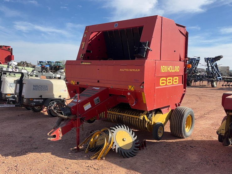 new-holland-688-image-1