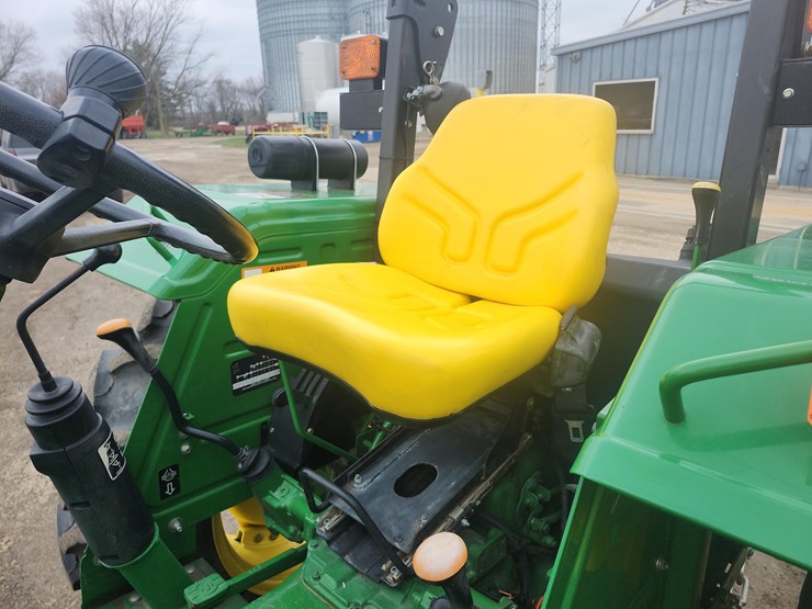 2011-john-deere-5045e-image-18