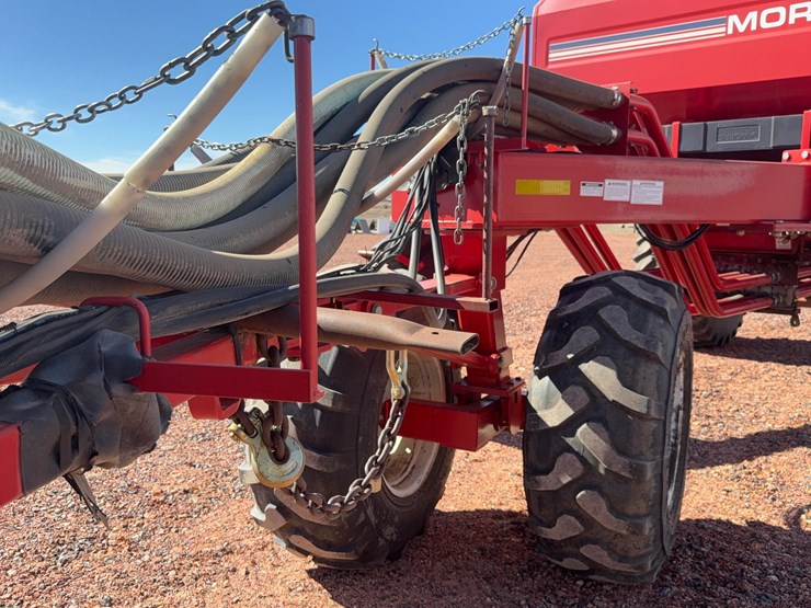 morris-contour-air-seeder-with-morris-8300-air-cart-image-21