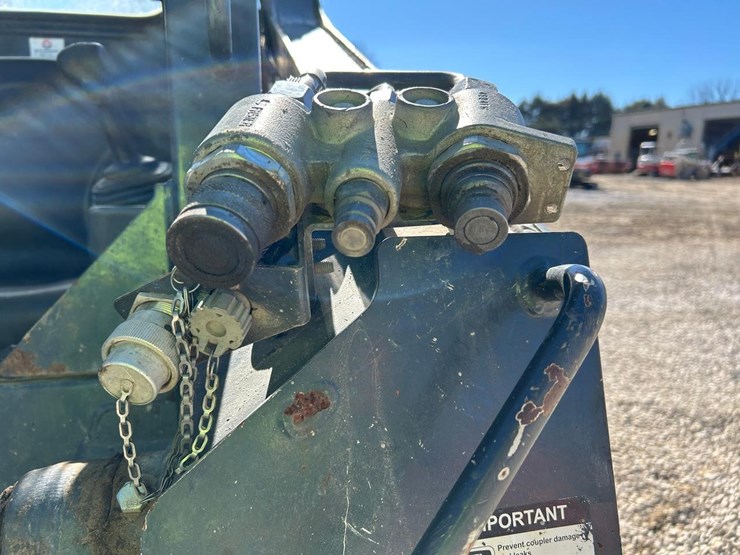 2019-deere-317g-image-11