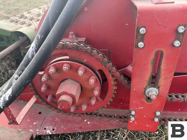 international-810-13-image-12