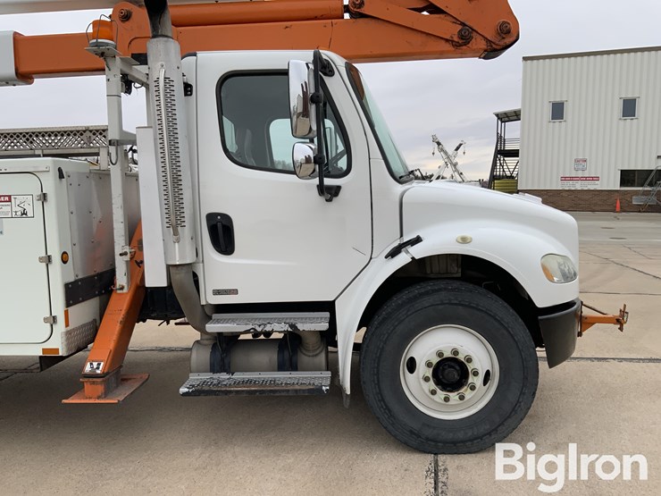 2006-freightliner-m2-106-image-20