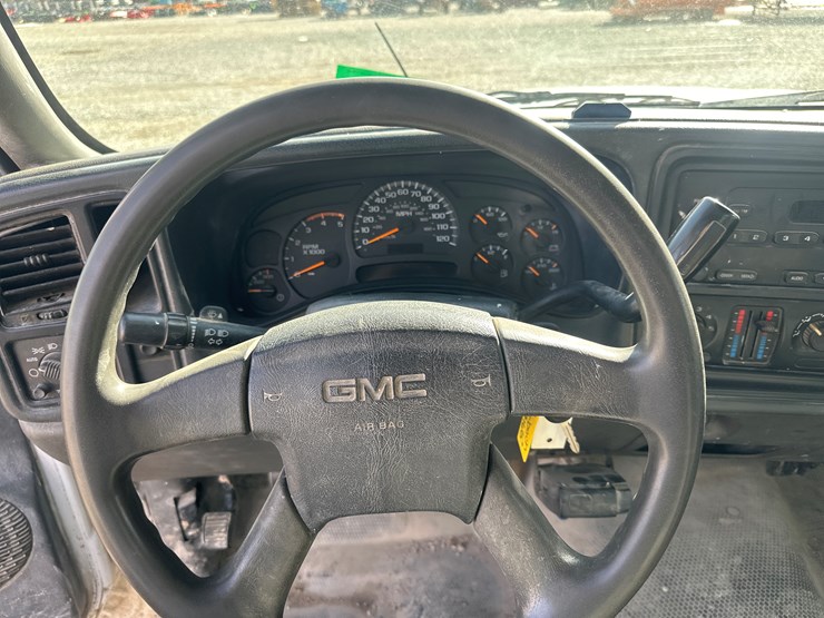 2005-gmc-3500-image-31