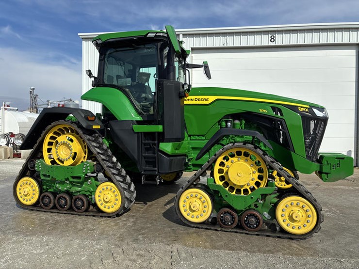 2023-john-deere-8rx-370-image-3